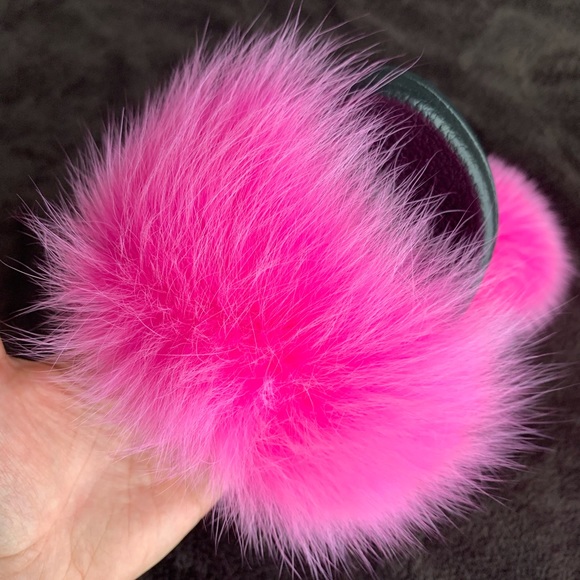 NWOT Fur slides - Picture 6 of 9